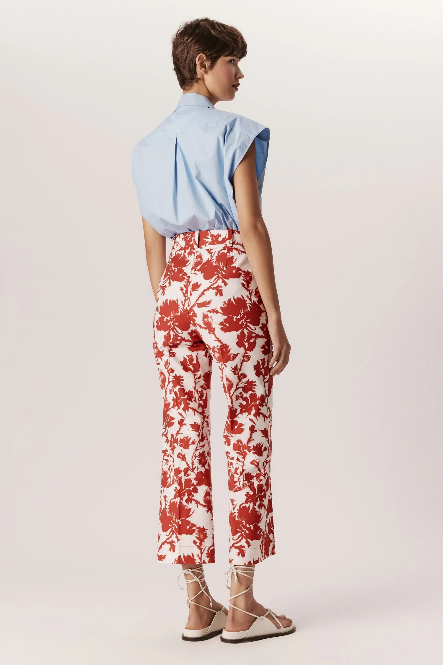 007296_ CALCA_SEMI_FLARE_BOLSO_FACA_FLORAL_VERMELHO_ANDREAMARQUES -10-